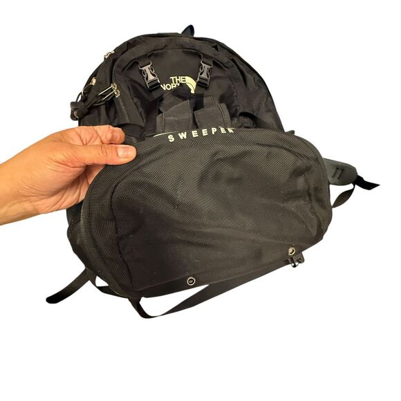 The North Face Black Backpack Daypack Ergonomic Padded Straps Outdoor Adventure - Picture 5 of 7